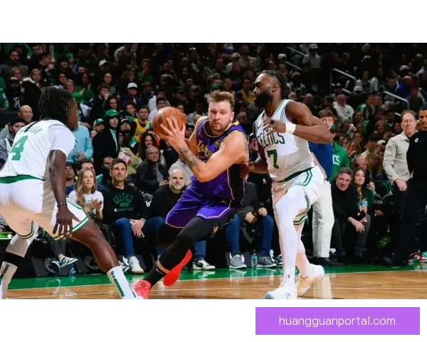 东契奇砍40+准三双刷新纪录 詹姆斯关键表现助球队取胜